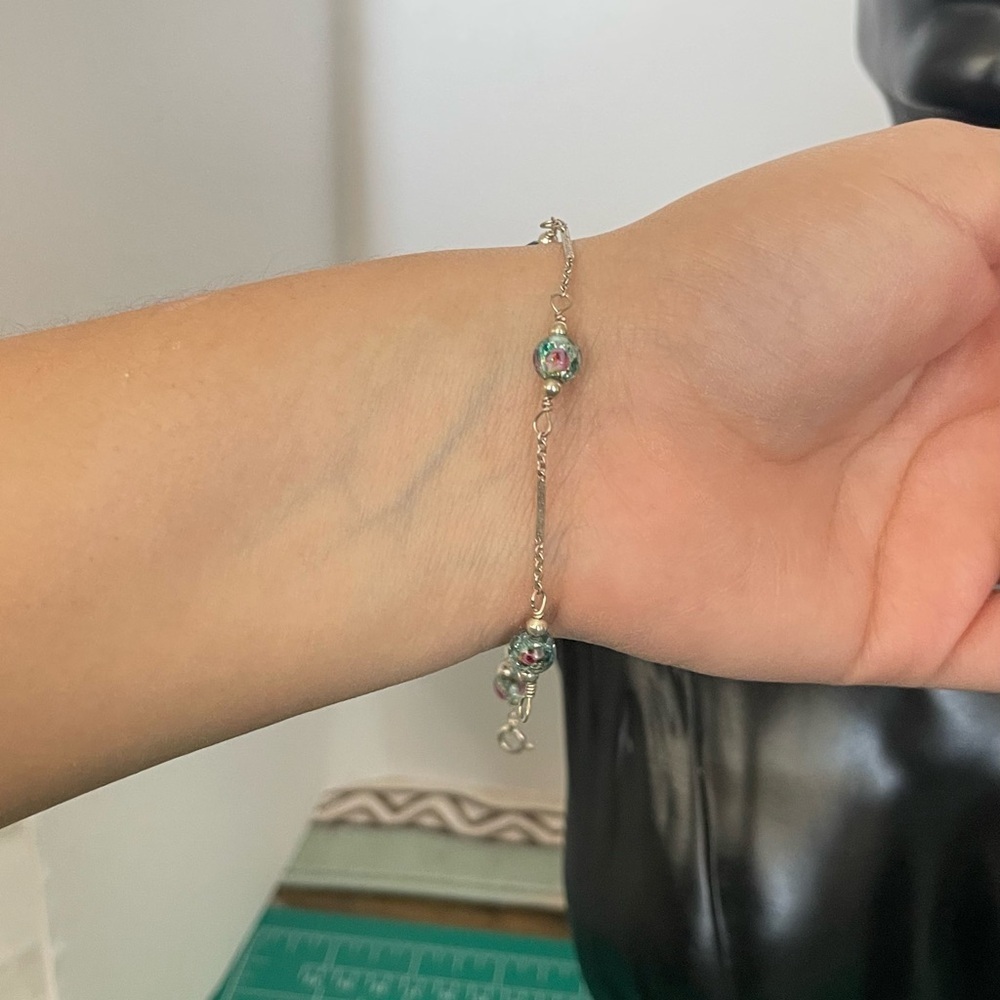 Floral beaded sterling silver bar bracelet - Picture 4 of 7